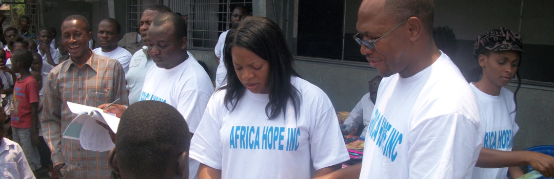 volunteers giving donation to the children