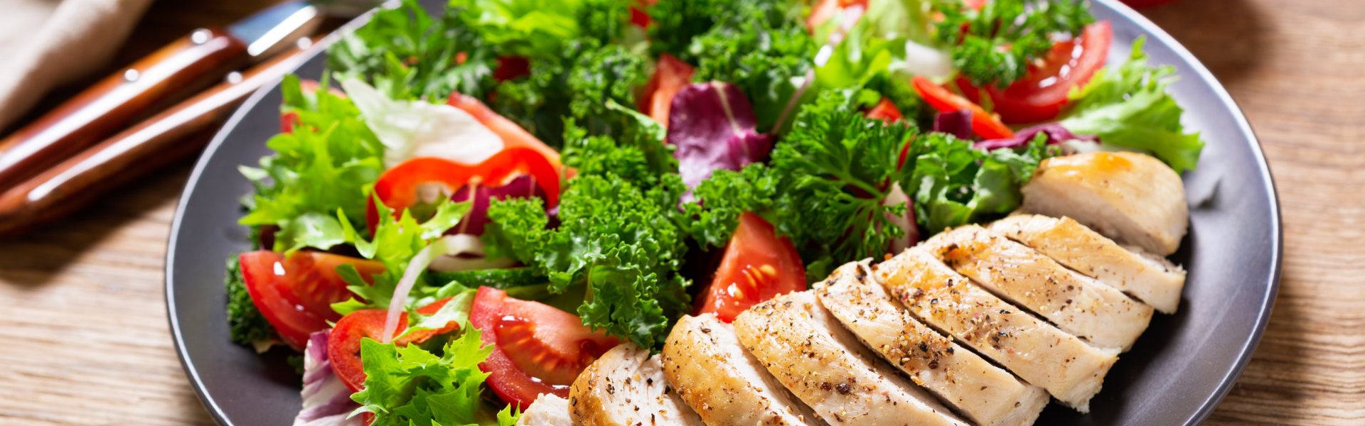 plate of chicken salad with vegetables
